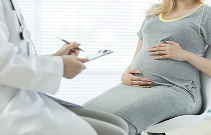 Допускается терапия беременных и кормящих