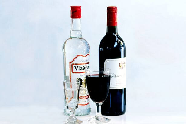 Можно ли пить вино или водку